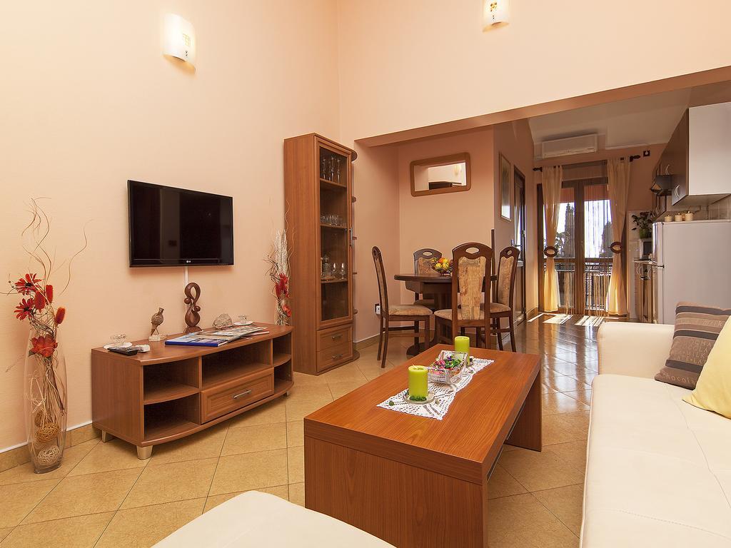Apartments Cvek Rovinj Bagian luar foto