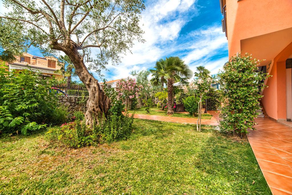 Apartments Cvek Rovinj Bagian luar foto